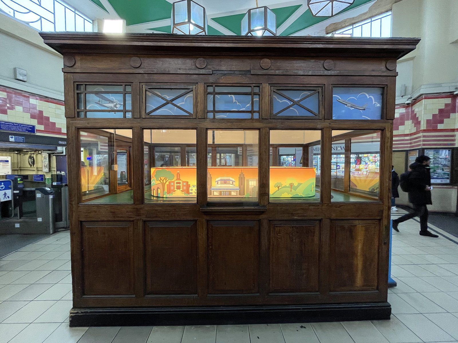 Light installation for Hounslow West Station Passimeter